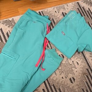 Figs Aqua Scrub Set with Coral Ties